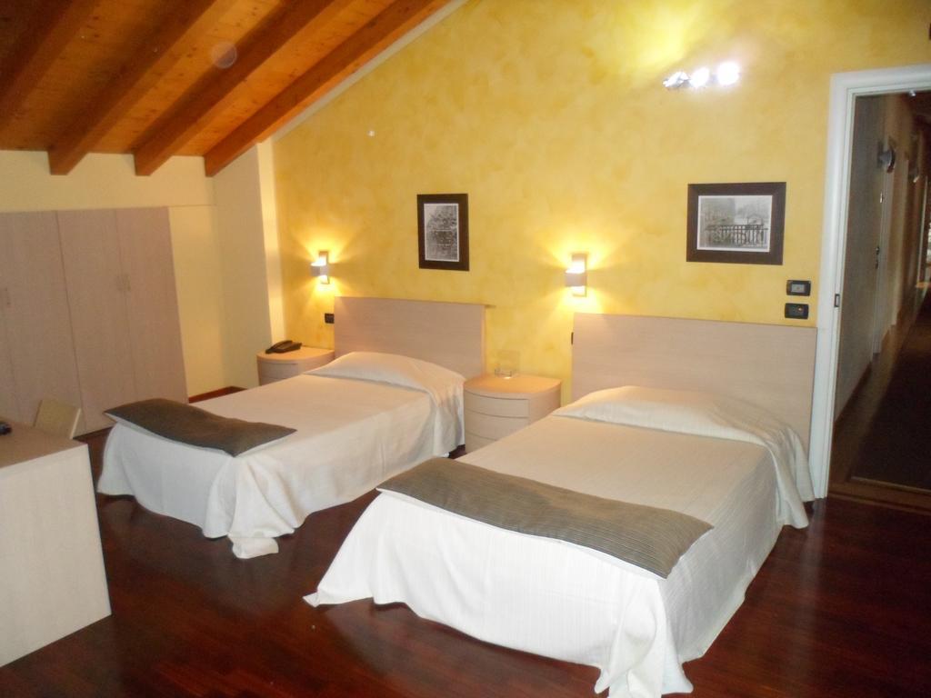 Hotel Fontana Santa Грумелло-дель-Монте Екстер'єр фото
