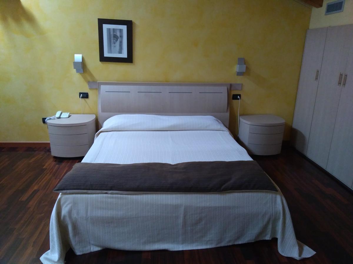 Hotel Fontana Santa Грумелло-дель-Монте Екстер'єр фото